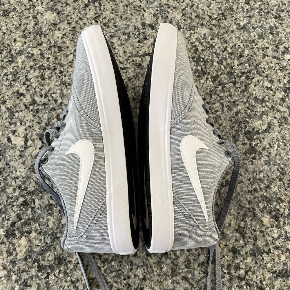 Nike SB Charge Men’s Canvas Sneaker